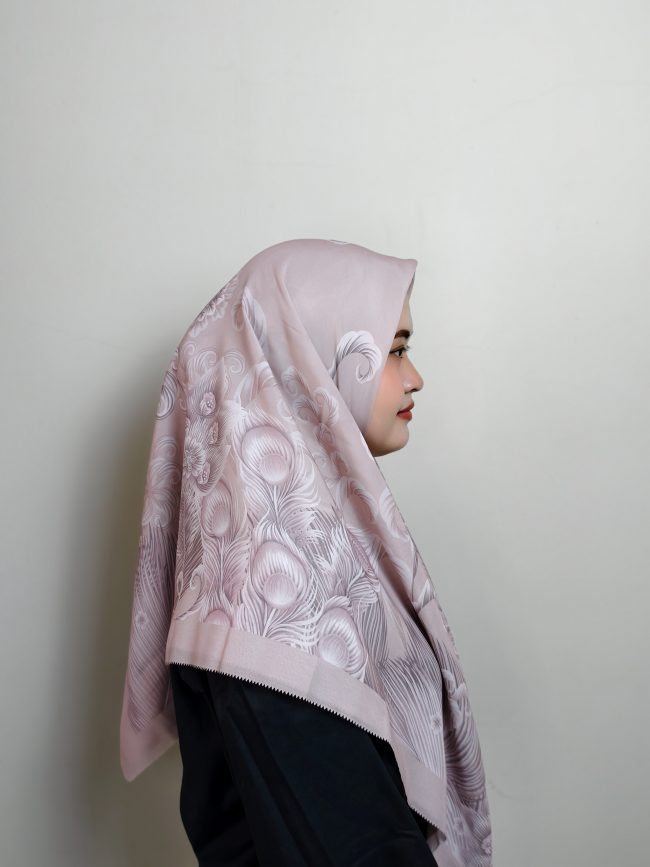 Square Scarf Pattern -  Amethyst Lace - Image 4