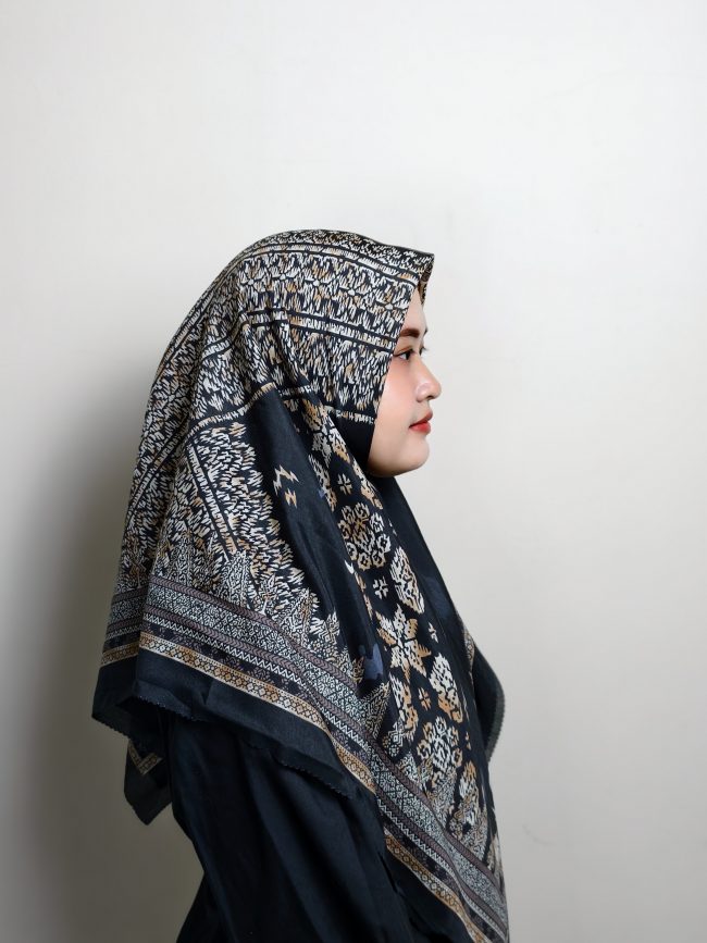 Square Scarf Pattern - Onyx Mosaic - Image 4